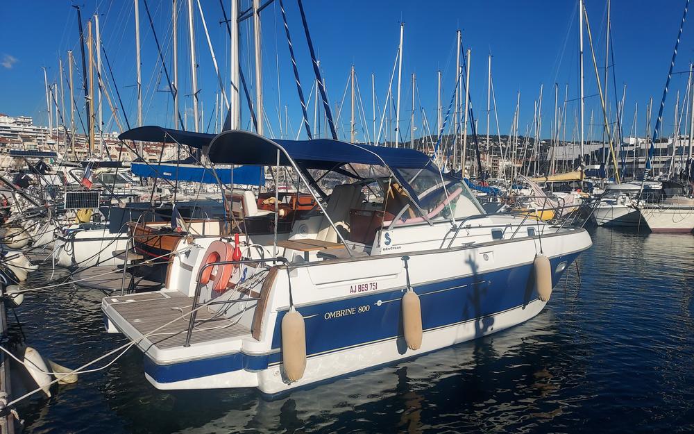 slider 4 Beneteau Ombrine 800