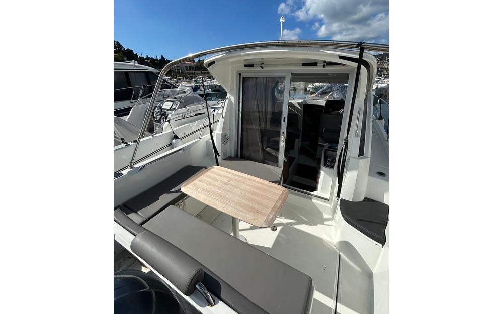 slider 0 Beneteau Antares 8 OB