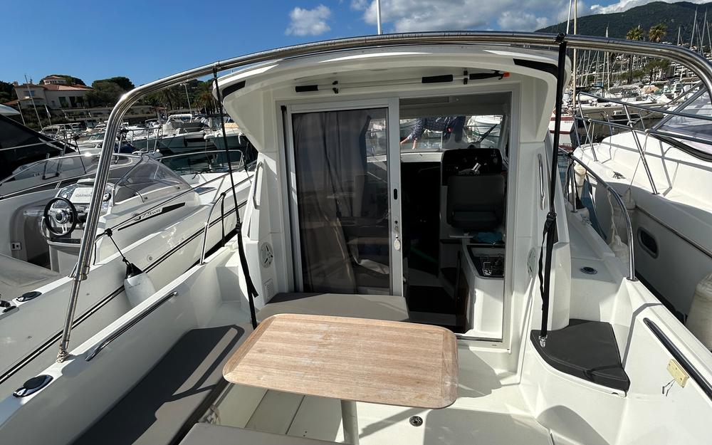 slider 9 Beneteau Antares 8 OB