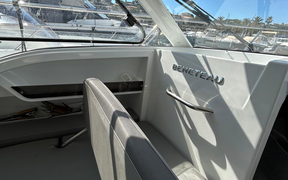 slider 26 Beneteau Antares 8 OB