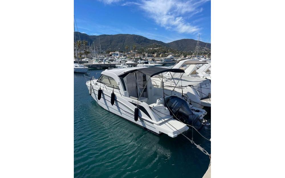 slider 4 Beneteau Antares 8 OB