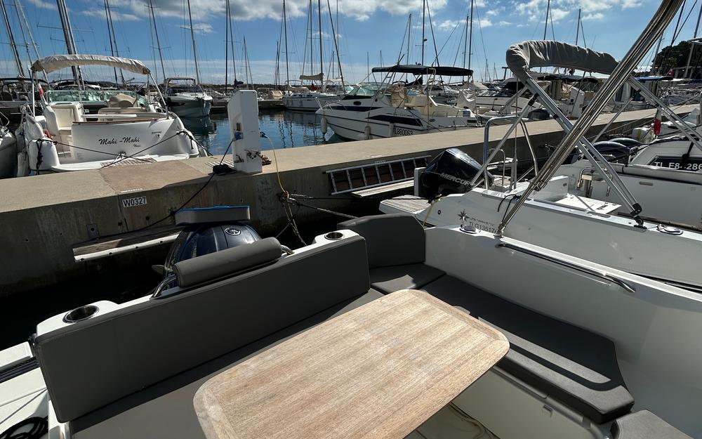 slider 8 Beneteau Antares 8 OB