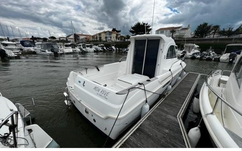 slider 0 Beneteau Antares 6 Fishing