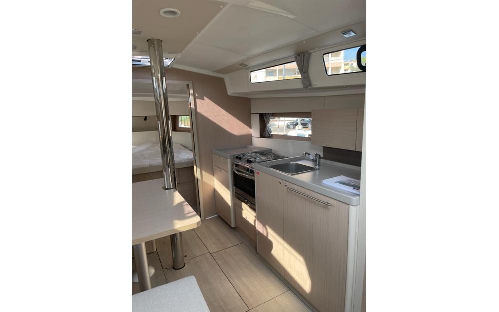 slider 9 Beneteau Oceanis 38.1